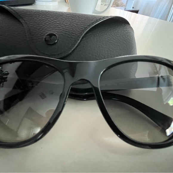Ray Ban Sunglasses - Picture 3 of 7